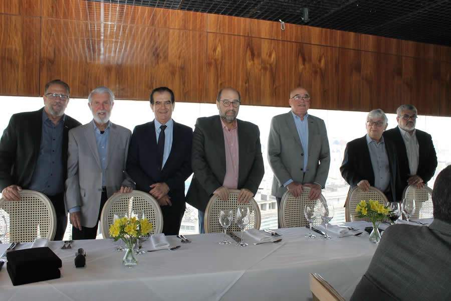  Mesa: &Aacute;lvaro Fonseca (secret&aacute;rio do CCS-SP), Adevaldo Calegari (presidente da CamaraSin), Braz Romildo Fernandes (2&ordm; vice-presidente do Sincor-SP), Boris Ber (presidente do Sincor-SP), Evaldir Barboza de Paula (mentor do CCS-SP), Henrique Elias (ex-mentor do CCS-SP) e Edson Fecher.