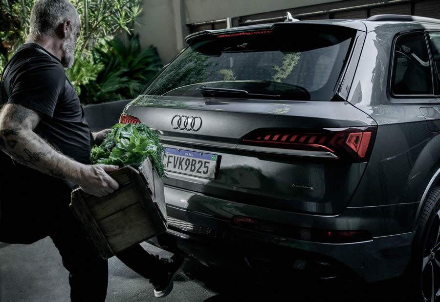 Audi do Brasil lança campanha digital de Q7 e Q8 estrelada por Alex Atala