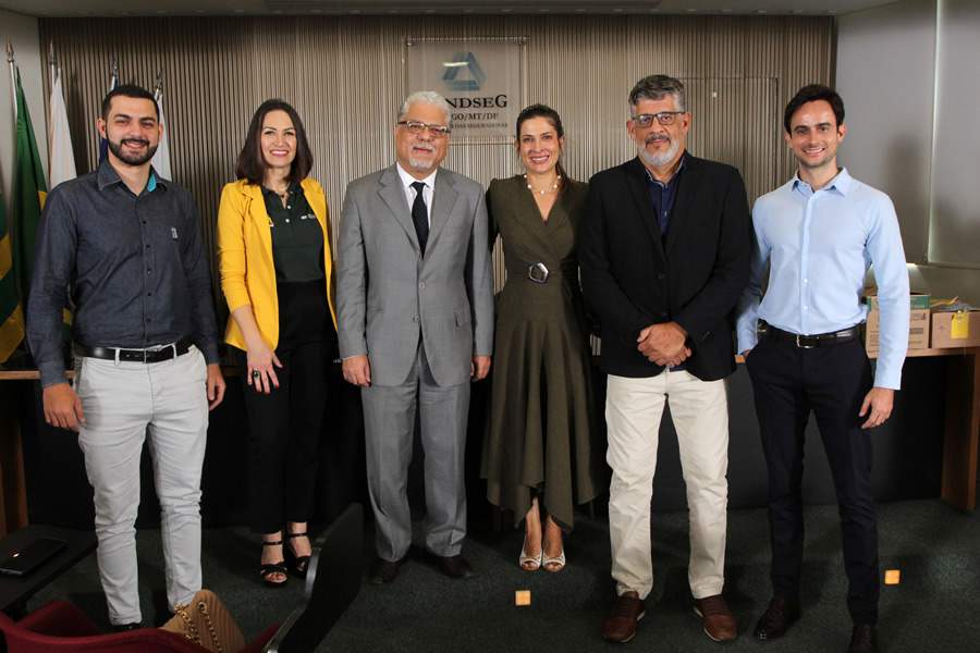 Mateus Ribeiro (gerente comercial do Seguro PASI), Rosangela Spak (gerente regional Vida da Tokio Marine), Jo&atilde;o Paulo Moreira de Mello (presidente do CSP-MG), Andreia Padovani (diretora regional da Tokio Marine), Maur&iacute;cio Tadeu Morais (consultor e diretor do CSP-MG) e Andr&eacute; Gon&ccedil;alves (gerente de marketing do PASI) - Fotos: Arnaldo Athayde