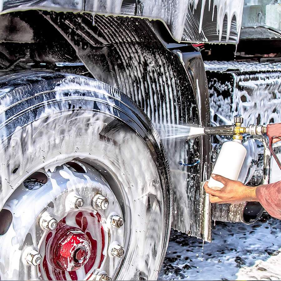 Desengraxantes industriais são muito mais potentes que sabões e detergentes na limpeza das indústrias e, portanto, na eliminação do coronavírus