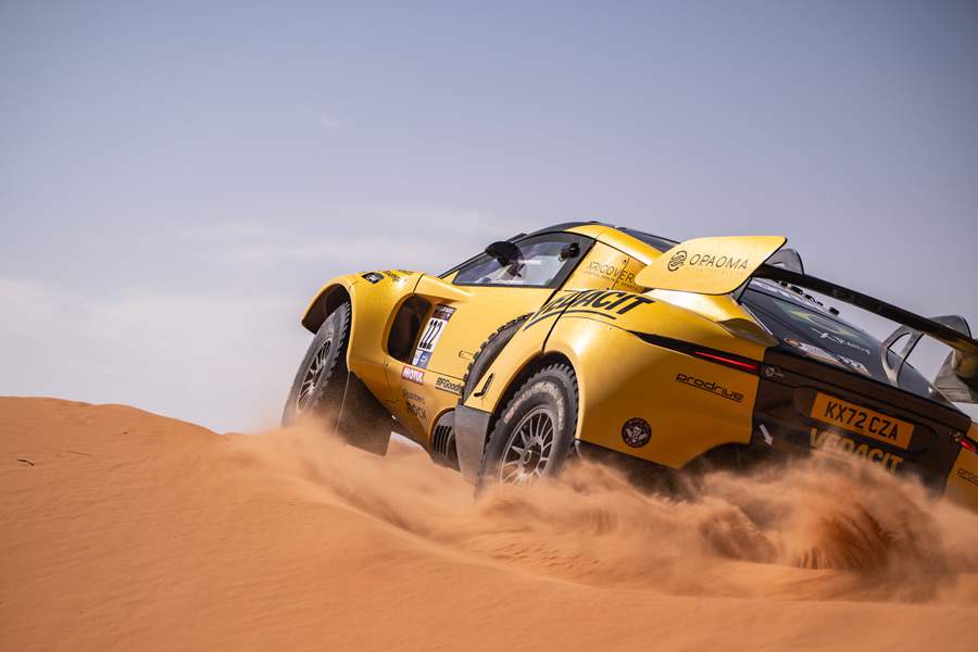 Duplas brasileiras abriram a prova largando em primeiro e segundo (Marcelo Machado de Melo/FOTOP)