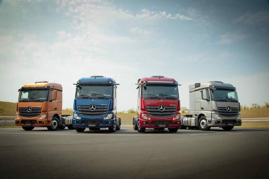 Mercedes-Benz supera o marco de 1.000 caminh&otilde;es Novo Actros entregues a clientes no Brasil
