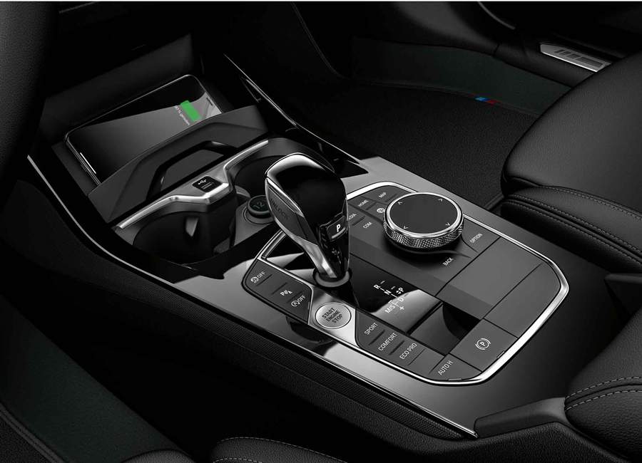 BMW inclui carregador de celular sem fio em 16 modelos; Série 7 e Z4 recebem também outros upgrades