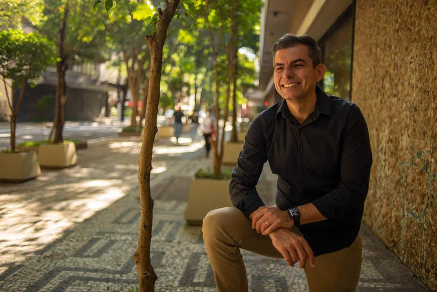 Rog&eacute;rio Fernandez &eacute; especialista em gest&atilde;o e organiza&ccedil;&atilde;o de eventos e fundador da Showdesign