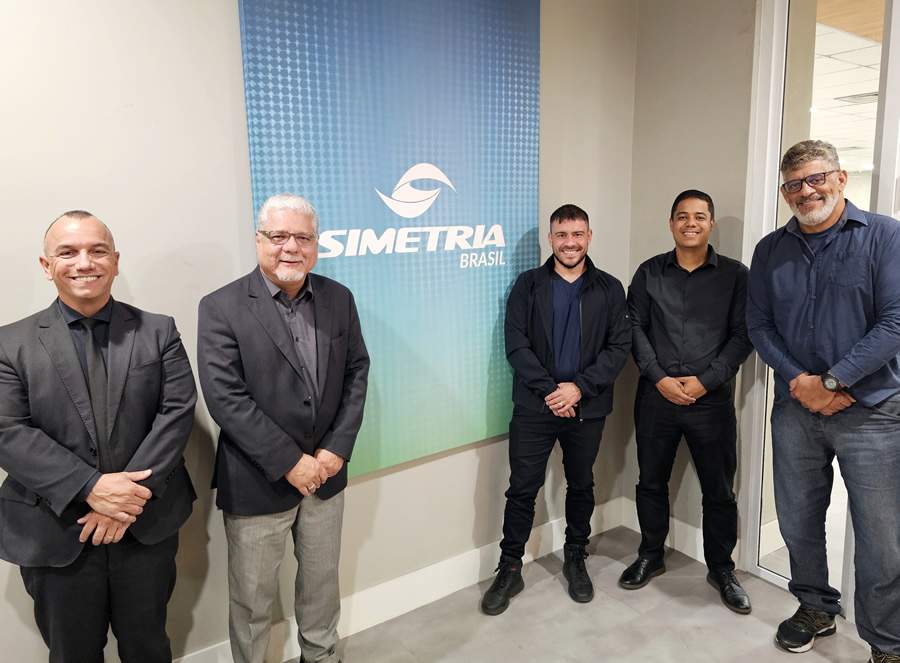 Esq/dir: Leonardo Falc&atilde;o (diretor Comercial e de Opera&ccedil;&otilde;es da Simetria), Jo&atilde;o Paulo Moreira de Mello (presidente do CSP-MG), Andr&eacute; Beraldo (diretor-Executivo da Simetria), Weslley Corr&ecirc;a (coordenador Geral) e Maur&iacute;cio Tadeu Barros Morais (diretor do CSP-MG)