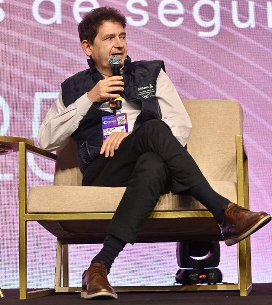 Eduard Folch durante o painel SinergIA Digital, no Conec 2025. - Crédito_Ayumi Yamamoto