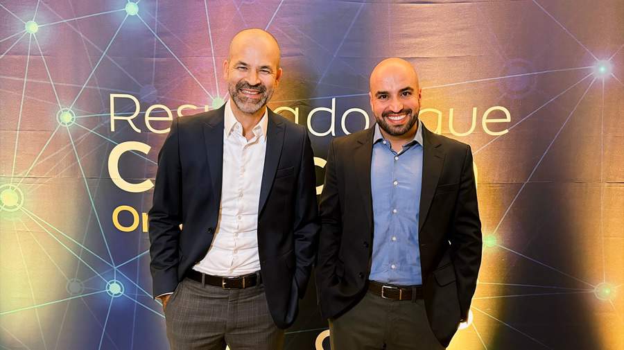 &agrave; esquerda, C&iacute;cero Barreto, diretor comercial e de marketing do Grupo Omint ao lado de Marcell Guimar&atilde;es, diretor de da Omint Sa&uacute;de.