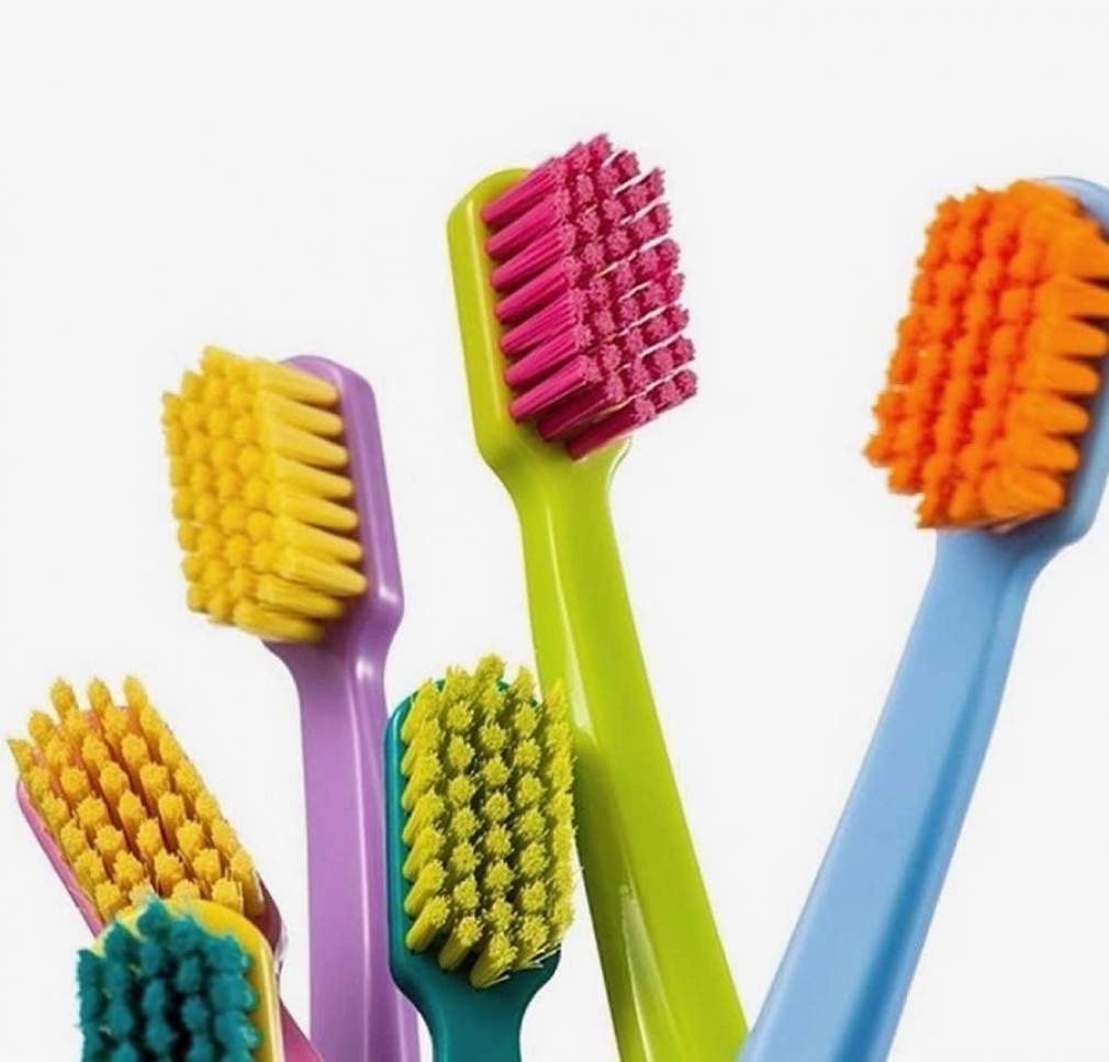 Escova dental livre de microrganismos: saiba como higienizá-la e guardá-la adequadamente