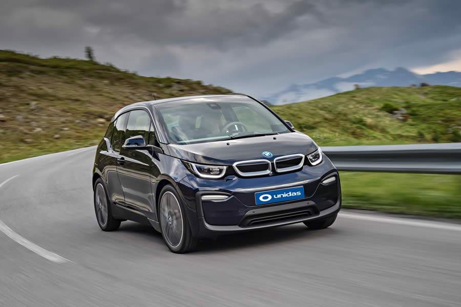 BMW i3: uma das op&ccedil;&otilde;es el&eacute;tricas dispon&iacute;veis na Locadora Unidas.