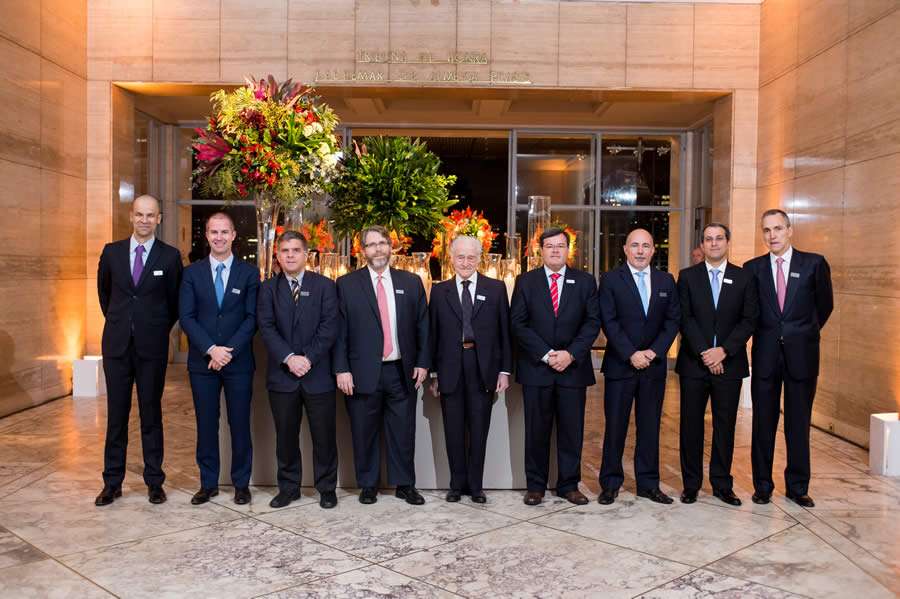 Da direita para a esquerda: André Coutinho (diretor geral), Eduardo Monteiro (diretor de saúde), Ricardo Ferraz (diretor de seguros), Marcos Loreto (diretor médico), Eng. Juan Carlos Villa Larroudet (fundador) e seus filhos Juan Carlos Villa Larroudet (presidente) e Santiago Villa Larroudet, Eduardo Octaviano (diretor financeiro) e Cícero Barreto(diretor comercial).