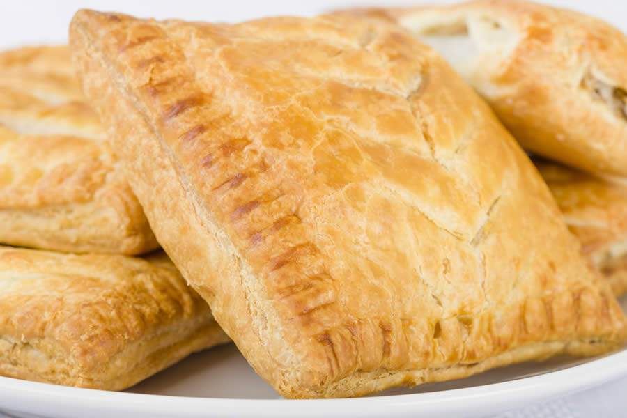 Vai ficar em casa no feriado? -  Mondial apresenta receita de Pastelão de Forno Recheado para dividir com a galera