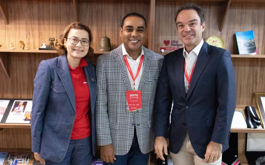 F&aacute;tima Lima (MAPFRE), Gilson Rodrigues (G10 Favelas) e Felipe Nascimento (MAPFRE)