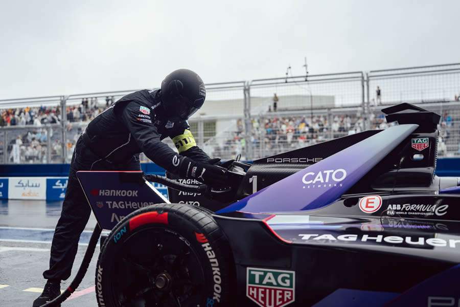  Equipamento de recarga ultrarr&aacute;pida do PIT Boost da F&oacute;rmula E em a&ccedil;&atilde;o - F&oacute;rmula E/Divulga&ccedil;&atilde;o