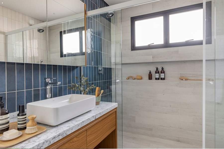  Al&eacute;m de evitar infiltra&ccedil;&otilde;es, a impermeabiliza&ccedil;&atilde;o tamb&eacute;m contribui para a sa&uacute;de e o conforto dos moradores | Projeto Atelier Paulo Tripoloni | Foto: Rafael Renzo