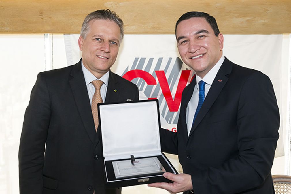 À esquerda Joaquim Mendanha, Superintendente da SUSEP com Silas Kasahaya, Presidente do CVG-SP
