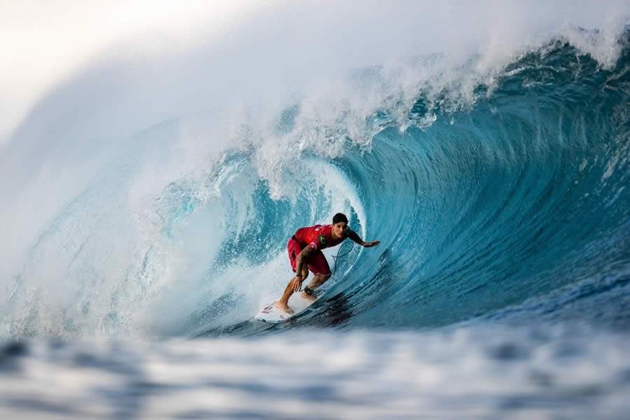 Gabriel Medina na disputa do Championship Tour, em Pipeline (Crédito: Brent Bielmann / World Surf League)