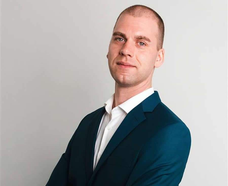 Bob van Alphen  - novo líder de uma de suas duas equipes de Subscrição de Engenharia