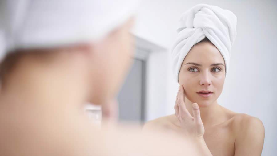 Saiba o que aplicar na pele de noite para diminuir efeitos maléficos do estresse durante isolamento