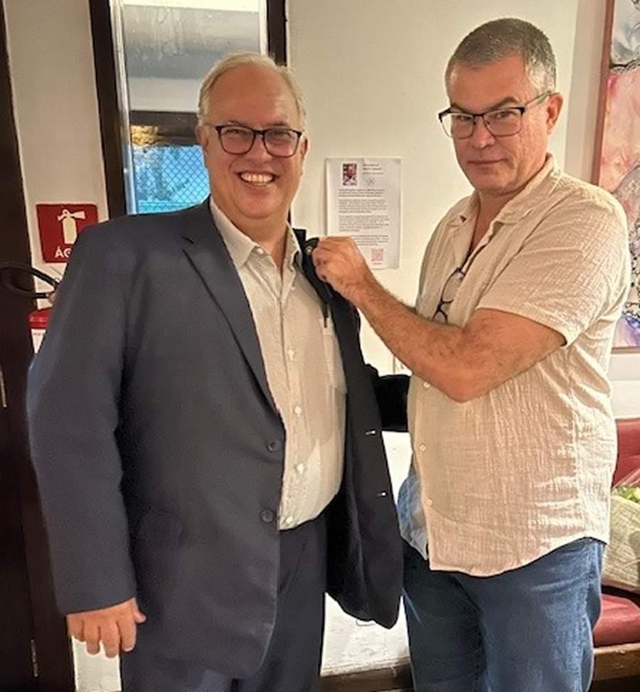  No jantar de fevereiro, o advogado de direito do seguro, Jorge Ant&ocirc;nio Dantas Silva, do Escrit&oacute;rio Dantas Silva Advogados Associados, apadrinhado por Paulo Penido, recebeu o distintivo do Clube da Bolinha-RJ &ndash; Foto: Divulga&ccedil;&atilde;o