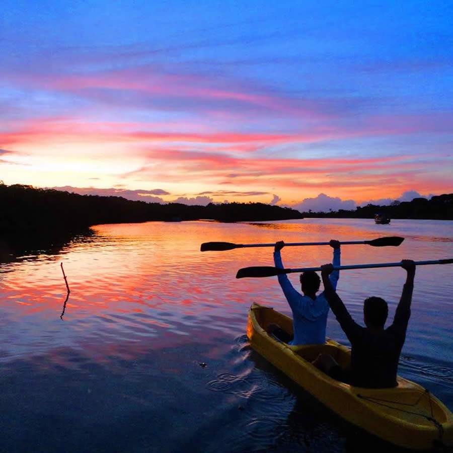 Pôr do sol passeio de caiaque no mangue Ilha de Boipeba - (Divulgação)