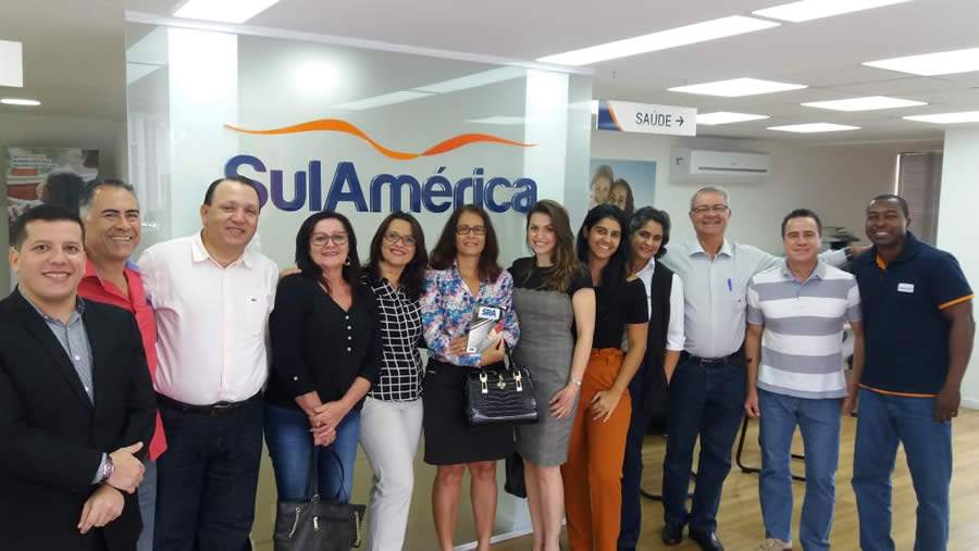 Filial Vit&oacute;ria da SulAm&eacute;rica recebe AUTOGLASS para demonstra&ccedil;&atilde;o de servi&ccedil;os