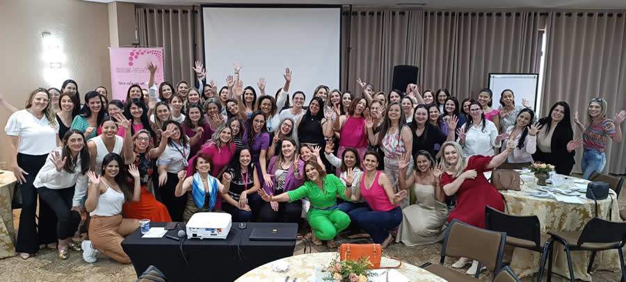 Mulheres em A&ccedil;&atilde;o do Sincor-PR em Maring&aacute; re&uacute;ne 100 participantes