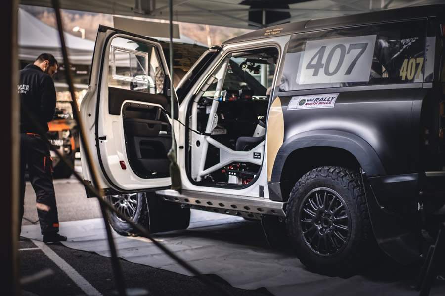 Defender Vers&atilde;o Especial 007 Vence Rali No Pa&iacute;s De Gales E Atesta Valentia Do Ve&iacute;culo Em Terrenos Off-Road