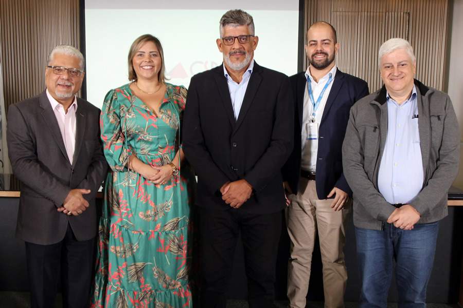 Jo&atilde;o Paulo Moreira de Mello (Grupo BBT), Marcela Meneses de Matos (NotreDame Interm&eacute;dica Minas), Maur&iacute;cio Tadeu Barros Morais (Ways Gest&atilde;o Empresarial),William Reis (Porto) e Edson Iria (consultor e mediador do debate)
