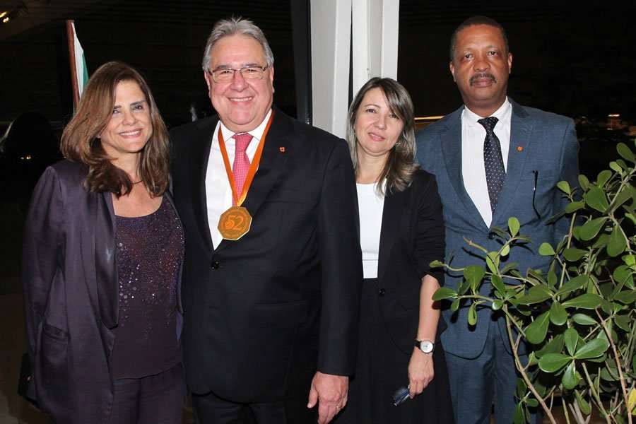 Da esquerda para a direita: Solange Beatriz Palheiro Mendes, presidente da FenaSaúde, Marcio Coriolano, presidente da CNseg, Leila Nogueira, vice-presidente do CVG-RJ, e Carlos Ivo Gonçalves, presidente do CVG-RJ