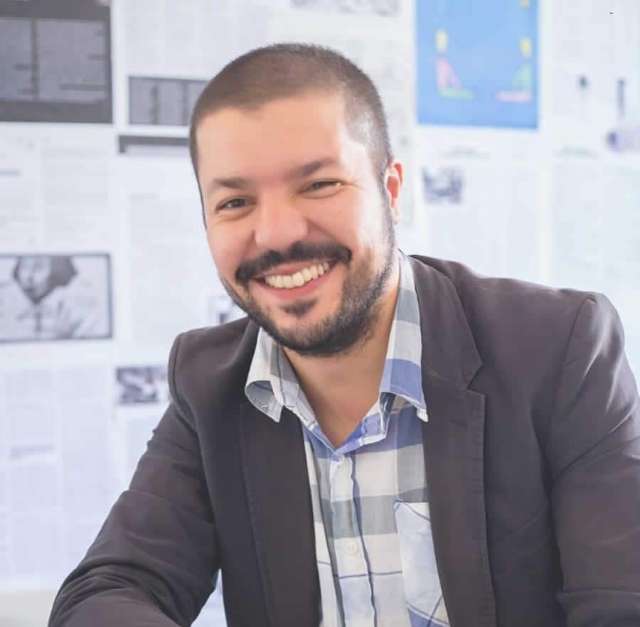 M&iacute;dia program&aacute;tica: metodologia ou estrat&eacute;gia?