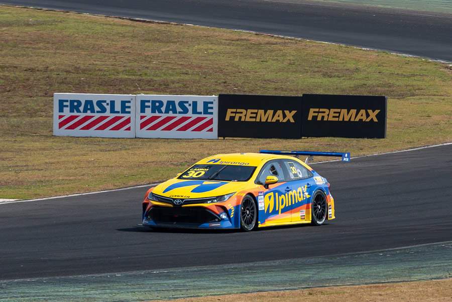 Cesar Ramos largou da pole position e controlou a disputa da primeira corrida (Lu&iacute;s Fran&ccedil;a/P1 Media Relations)