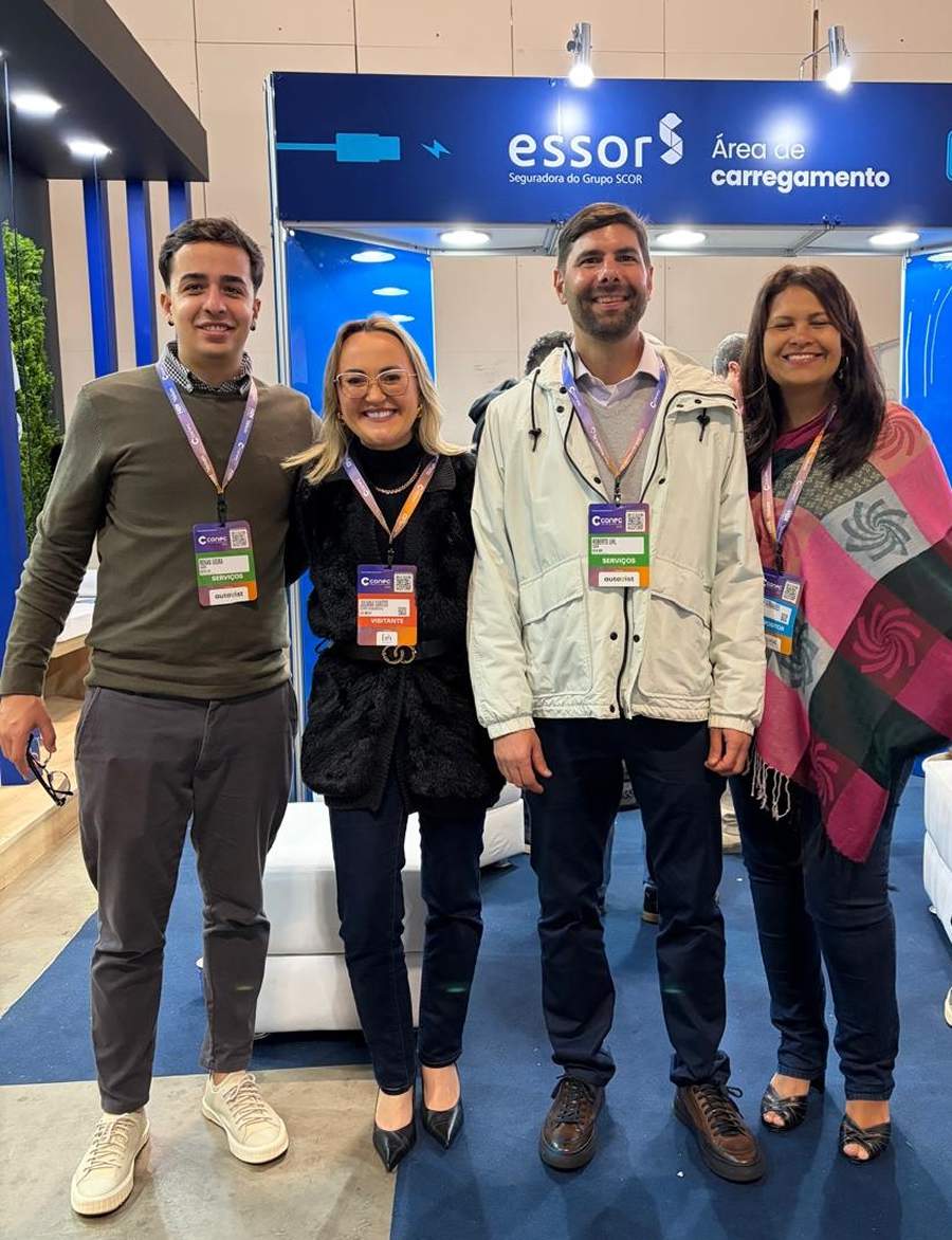 Da esquerda para a direita: Renan Vieira, Analista de Produtos da ESSOR Seguros; Juliana Santos, fundadora da Axpert Underwriting; Roberto Uhl, Head of Digital da ESSOR Seguros e Nileide Fernandes, Executiva de Contas da ESSOR Seguros- Foto: Divulgação