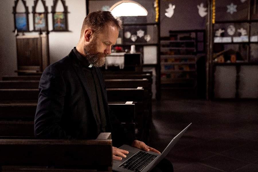 Religi&atilde;o P&oacute;s Pandemia: Virtualiza&ccedil;&atilde;o Da F&eacute;?