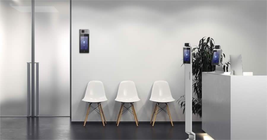 Como o controle de acesso "sem toque" com triagem de temperatura ajuda as empresas a voltarem ao trabalho