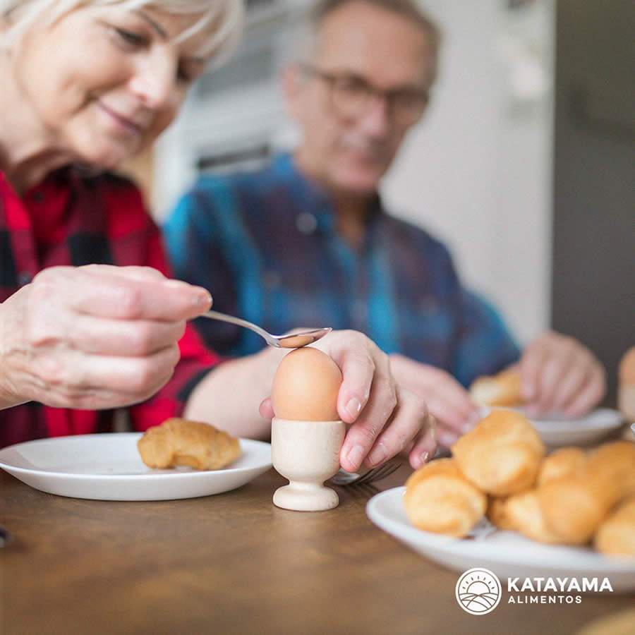 Sete benefícios dos ovos para a saúde dos idosos