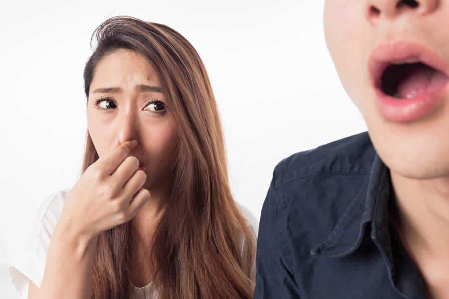 Como avisar uma pessoa que ela tem mau hálito?
