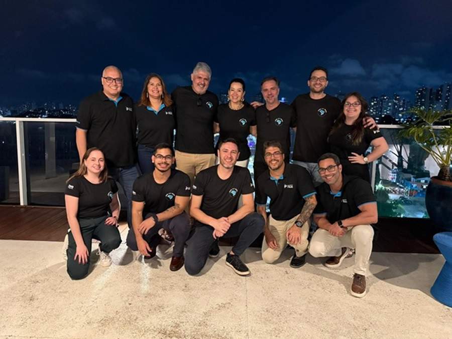 Time da Too Seguros e Banco PAN durante o evento Too em Rota, em Salvador