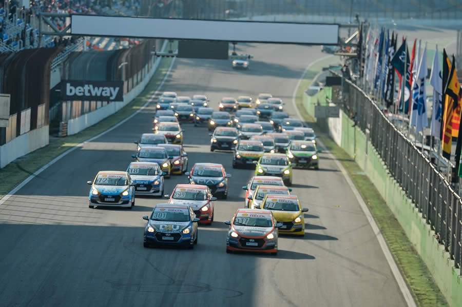 A Copa HB20 &eacute; a maior categoria monomarca do automobilismo brasileiro (Duda Bairros/Copa Shell HB20) 