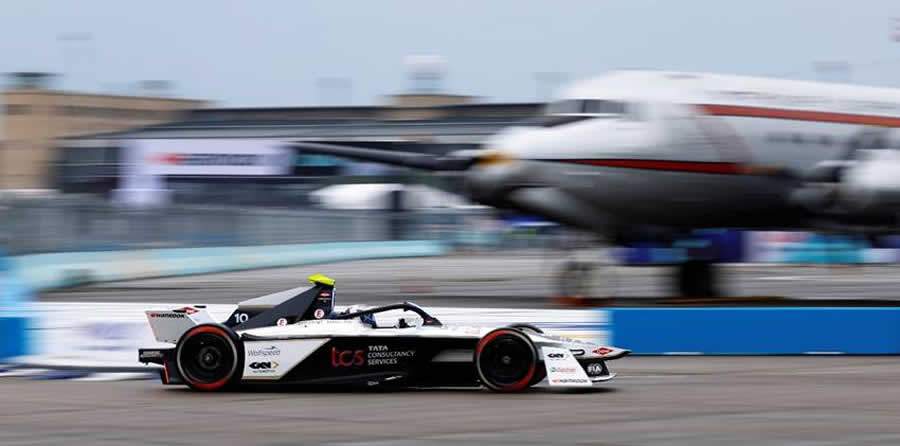 Jaguar TCS Racing Domina P&oacute;dio e Faz Hist&oacute;ria em Berlim