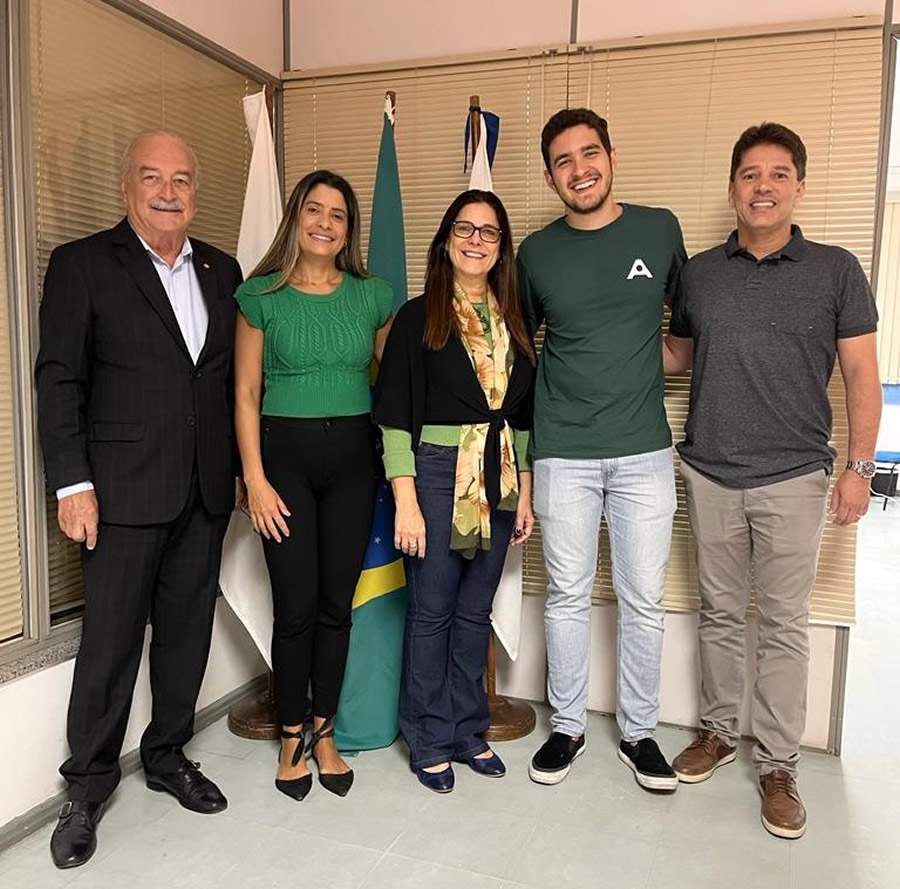 Da esquerda para a direita: &Ecirc;nio Miraglia, diretor social do CVG-RJ; M&aacute;rcia Accorsi, gerente comercial Azos; Sonia Marra, diretora do CVG-RJ; Kalef Amui, Sales Leader Azos e Bruno Laranja, gerente comercial Azos. Foto: Divulga&ccedil;&atilde;o
