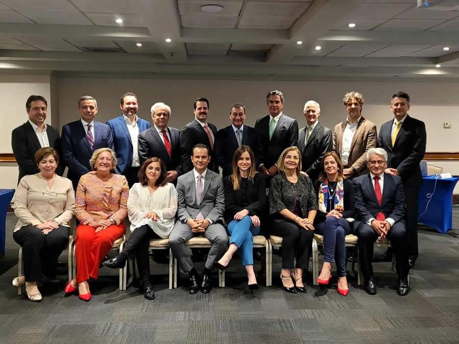 Legenda foto: Foto oficial do FIDES 2022 realizado em Santiago