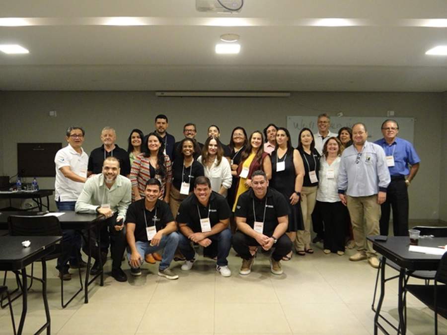    A equipe reunida em Dourados