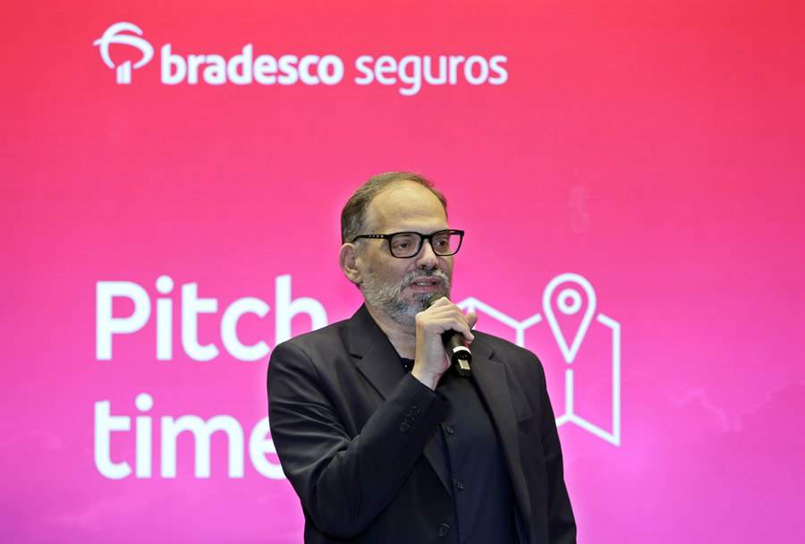 Jos&eacute; Loureiro durante formatura do DesBRAva