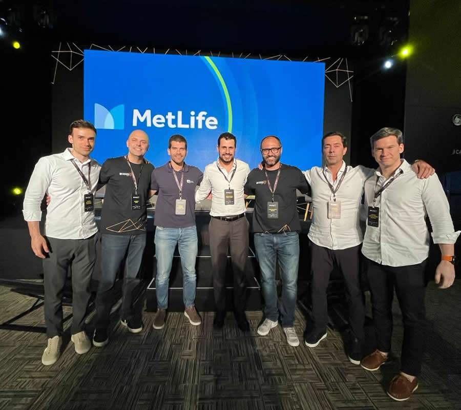 Carlos Eduardo Fernandez - Head Comercial XP, Marcelo Tomei &ndash; VP Comercial de Parcerias MetLife,&nbsp;Gustavo Pires - S&oacute;cio e Diretor Execeutivo XP, Caio Peres - S&oacute;cio e Head Inside Sales XP, Andr&eacute; Iziquiel - Superintendente Comercial de Parcerias e Novos Neg&oacute;cios MetLife,&nbsp;Roberto Teixeira - S&oacute;cio e Head da XP Seguridade, Rodrigo Saldanha - Head de Produtos e Comercial XP.