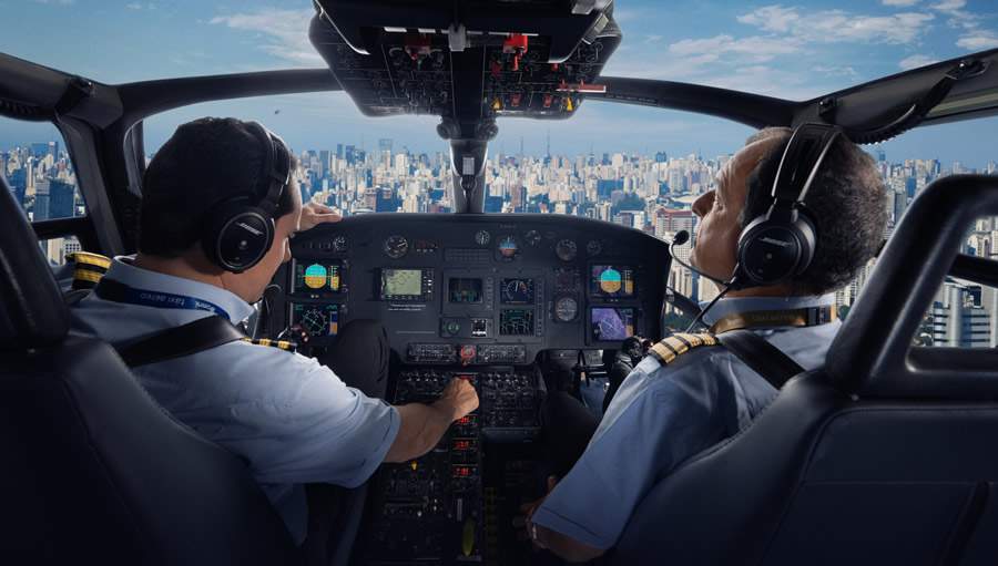 Foto Cockpit Revo Horizontal (S&atilde;o Paulo) - Divulga&ccedil;&atilde;o / Revo