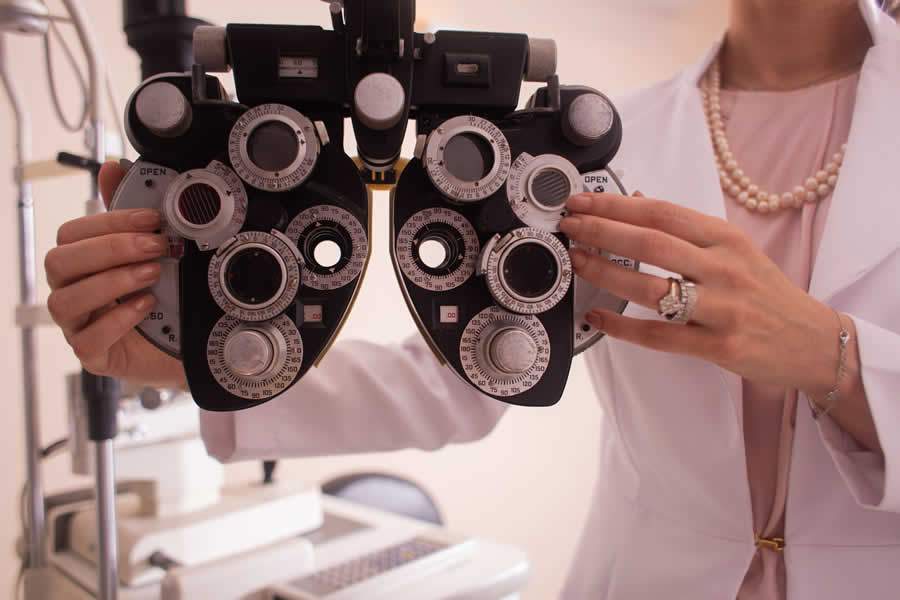 Férias escolares acendem o alerta sobre a saúde ocular de crianças