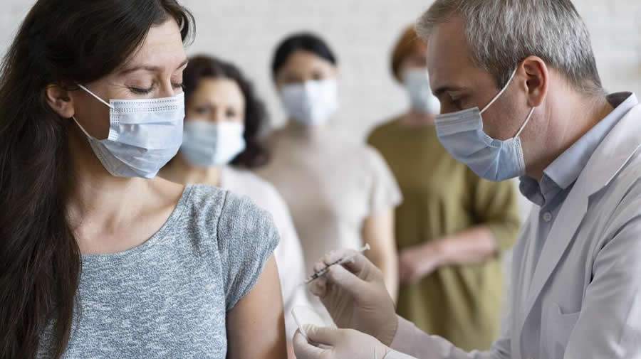 A vacina&ccedil;&atilde;o ocupacional ajuda na promo&ccedil;&atilde;o da sa&uacute;de e do bem-estar dos trabalhadores - Divulga&ccedil;&atilde;o