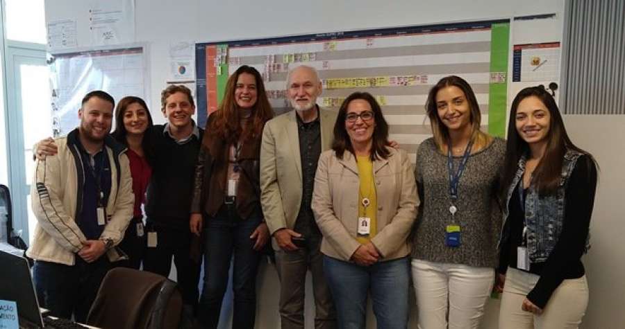 Equipe Lean da SulAm&eacute;rica recebe especialista John Y. Shook (quinto da esq. para dir.)