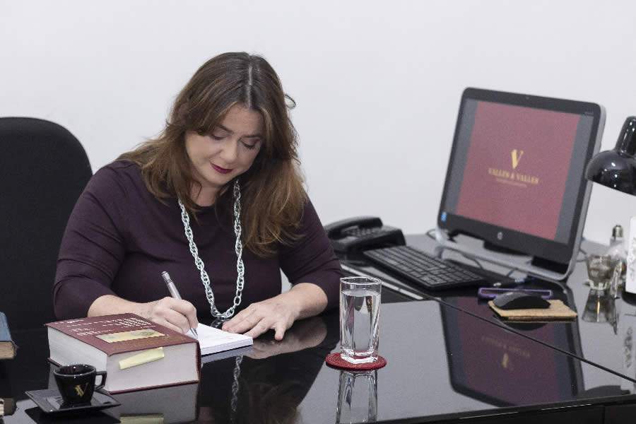 Jurista Jacqueline Valles comenta decisão dos ministros da Justiça e Saúde 