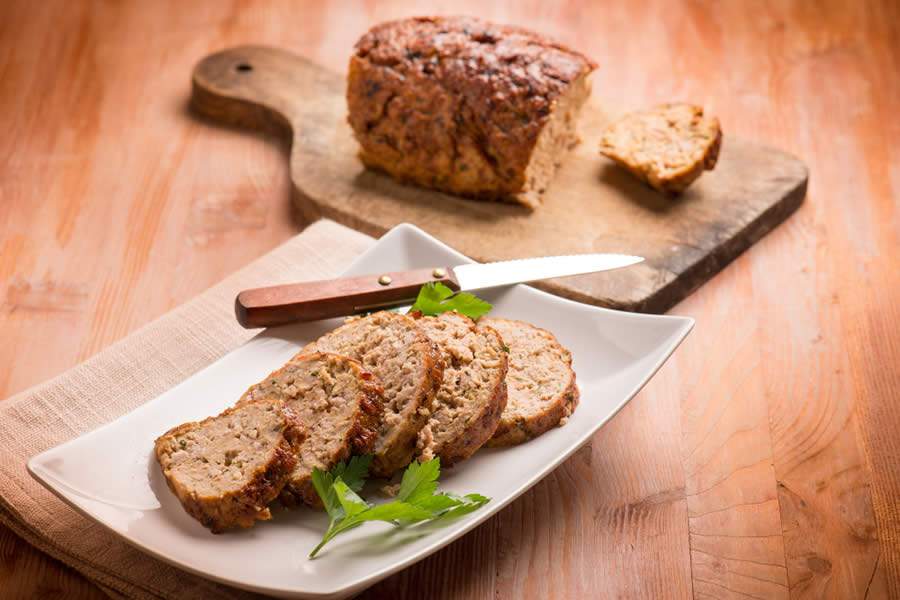 Mondial sugere receita de bolo de carne na fritadeira elétrica